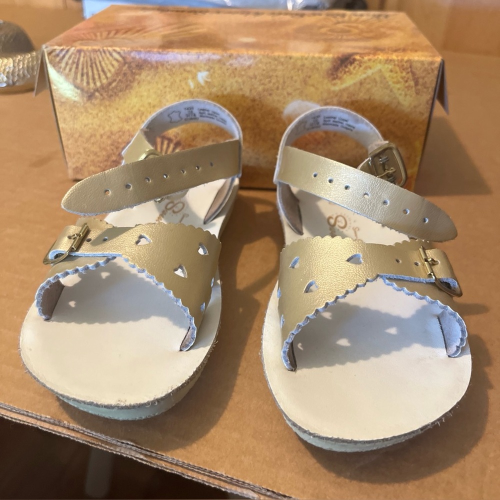 Toddler Girls Sun San Salt Water Sweet Heart gold Sandals Size 10.